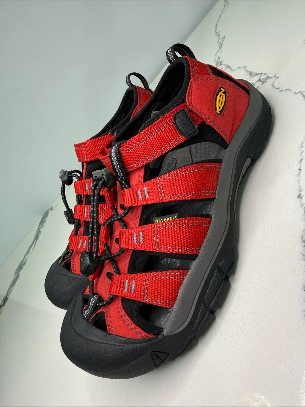 Keen Newport H2 Big Kids Hiking Sandal SIZE 4 Red Closed Toe Waterproof